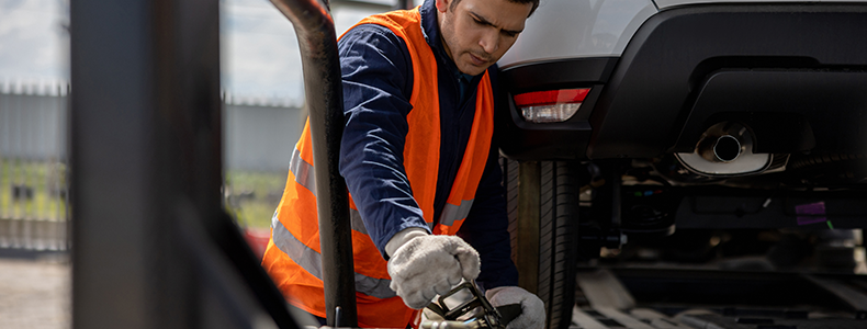 vehicle transport service provider loading vehicle