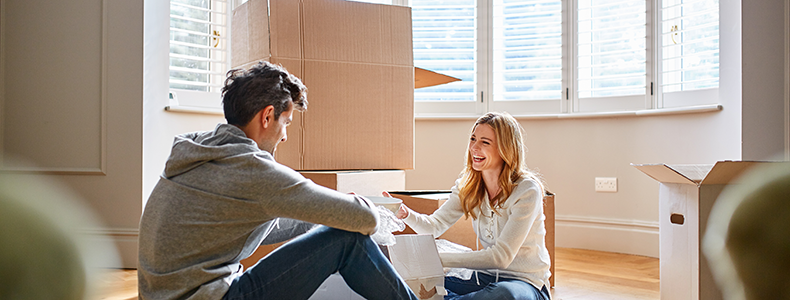 couple in living room who have read packing tips from uShip